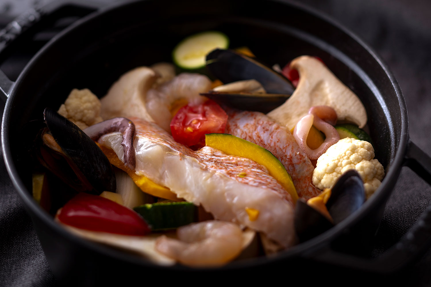 木叢で提供されるプレミアムBBQの魚介の旨みたっぷりブイヤベース